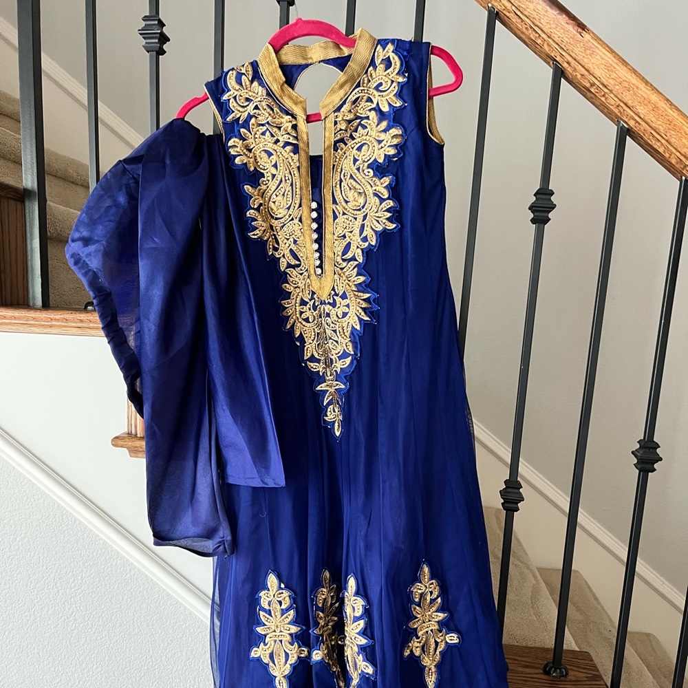 Indian/desi salwar outfit size 10-12 year girls